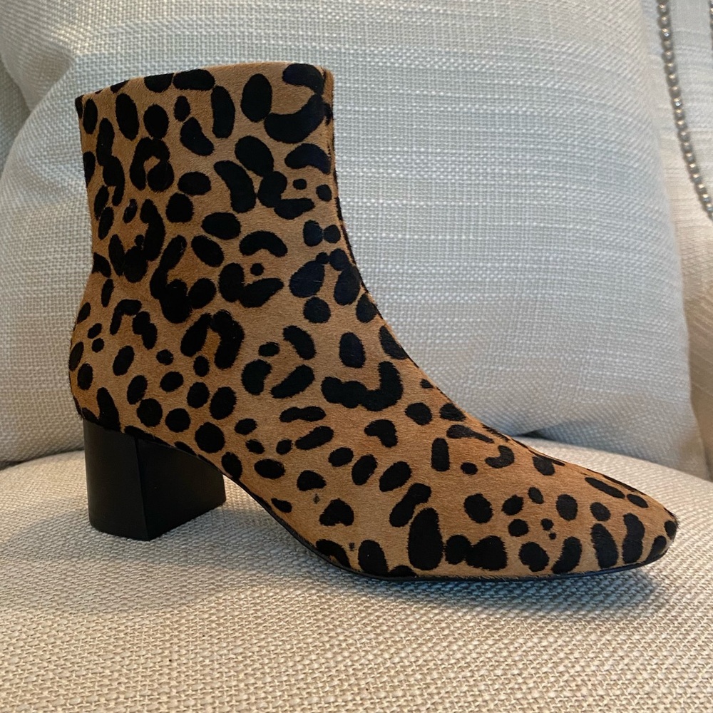Violeta Womens Ankle Boots w Cheetah Cowhide / Side Zipper/Medium Heel /Size 8